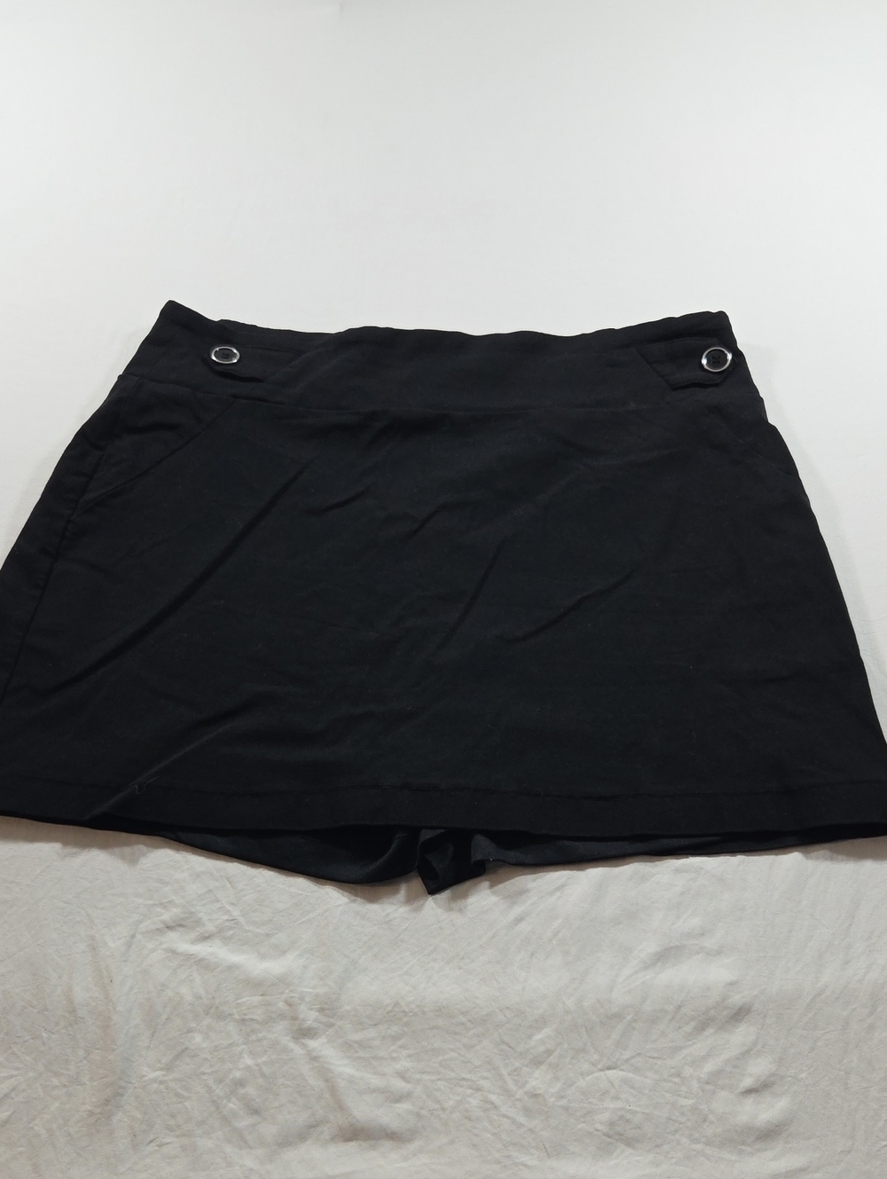 SOHO Black Women's Skort Metal Accent Spandex Summer Beach Minimalist Relax Fit